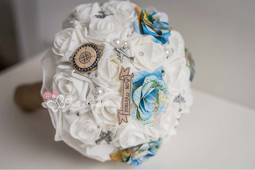 Bouquet sposa rose tema viaggio