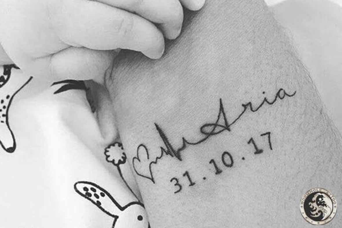 Tatuaggio con Date e Simboli nascita baby– fonte Pinterest